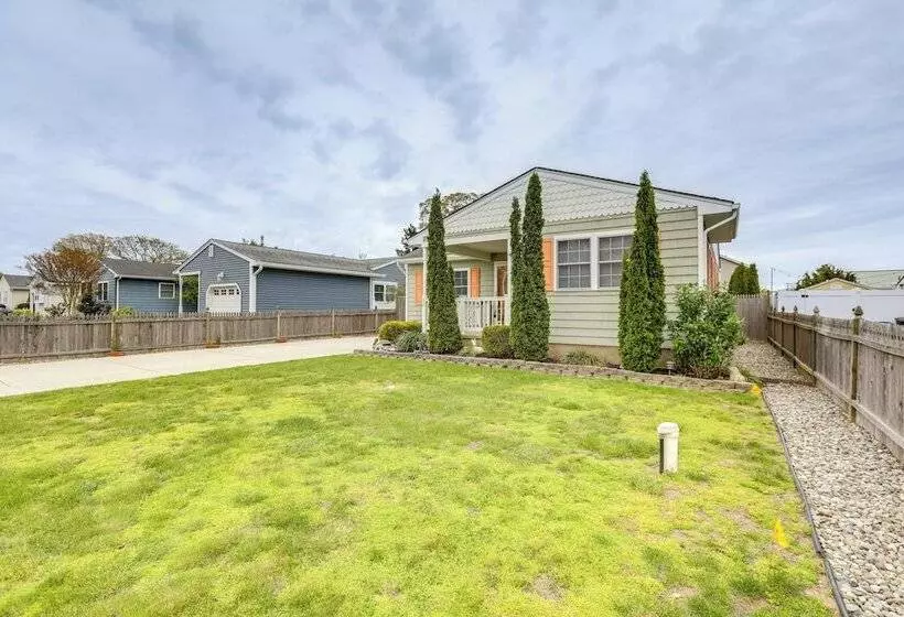 Villas Hideaway W/ Deck, Walk To Bay Beach!
