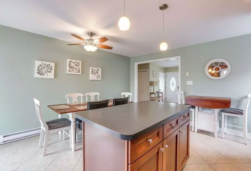 Villas Hideaway W/ Deck, Walk To Bay Beach!