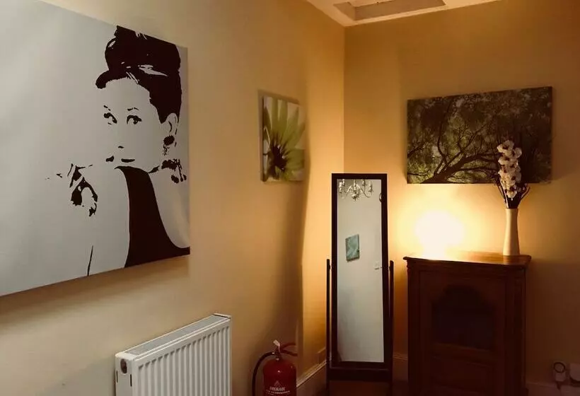 تختخواب و صبحانه Bentons Guest House