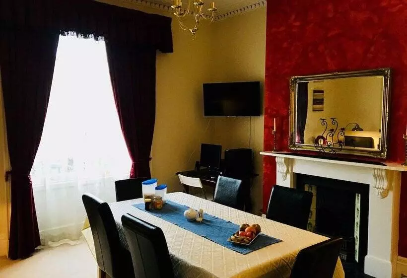 تختخواب و صبحانه Bentons Guest House