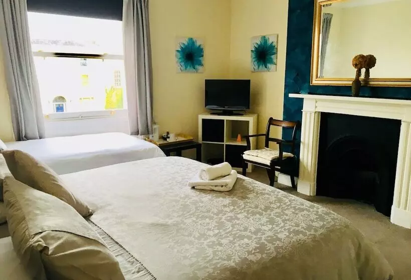 تختخواب و صبحانه Bentons Guest House
