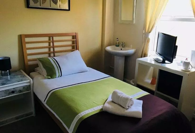 تختخواب و صبحانه Bentons Guest House