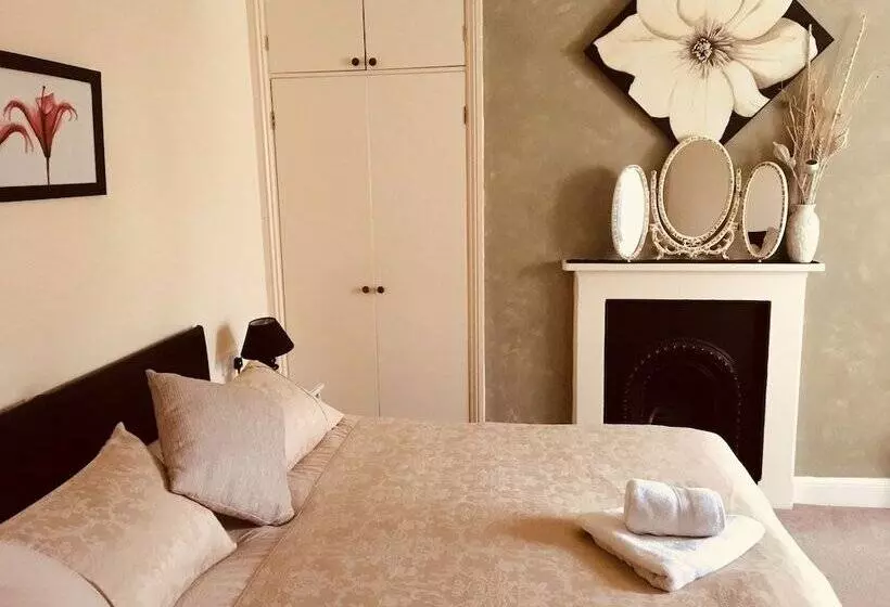 تختخواب و صبحانه Bentons Guest House
