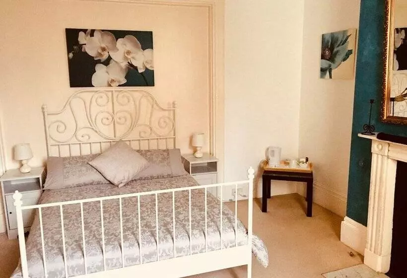 تختخواب و صبحانه Bentons Guest House