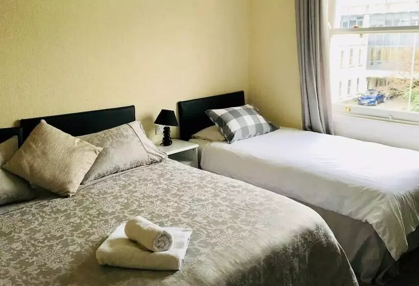 تختخواب و صبحانه Bentons Guest House
