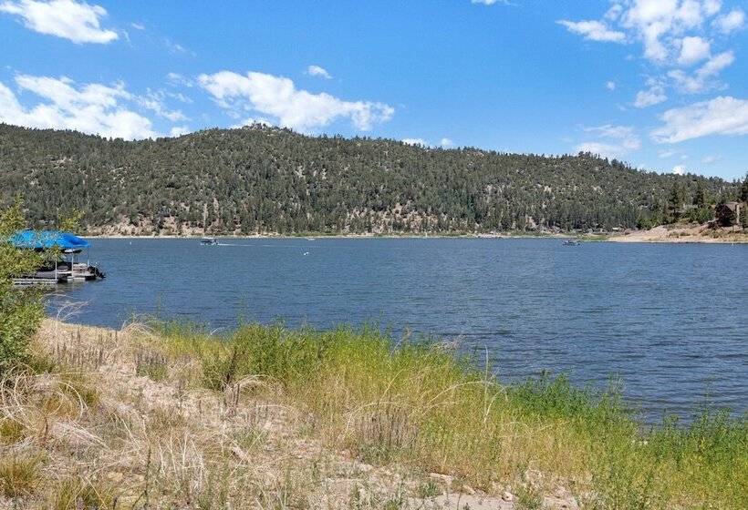 Cove Lakefront Chalet #2098