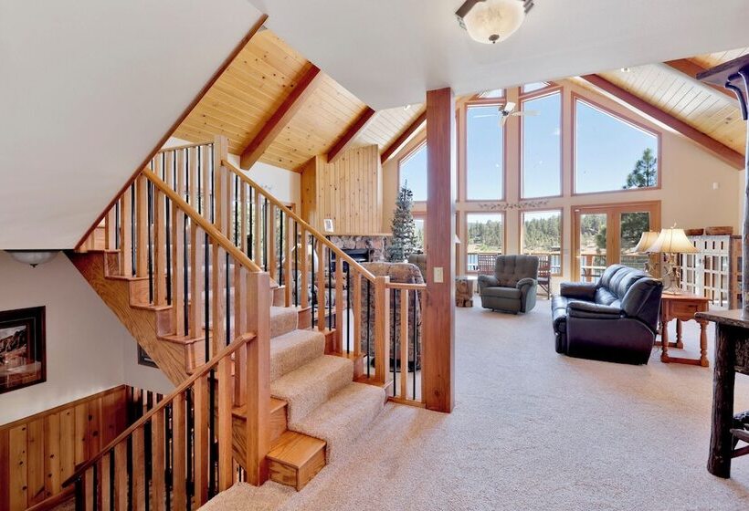 Cove Lakefront Chalet #2098