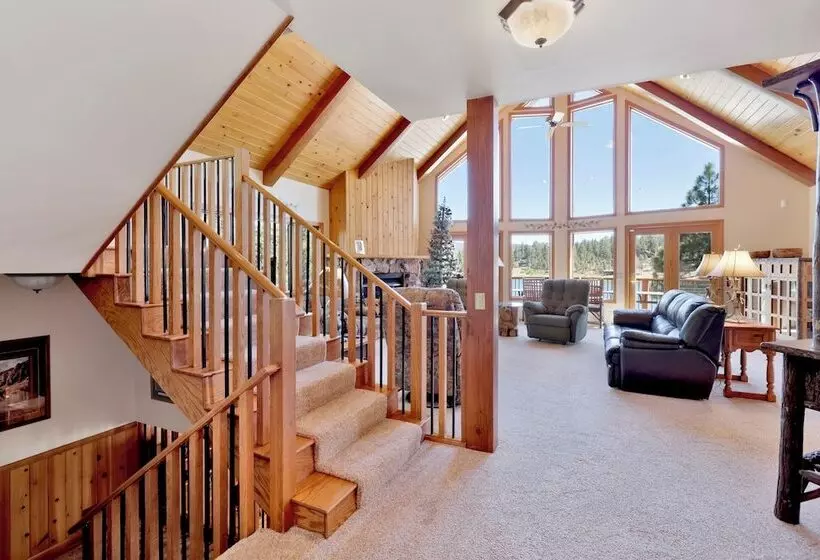 Cove Lakefront Chalet #2098