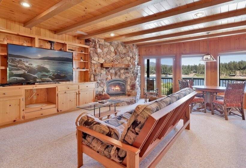 Cove Lakefront Chalet #2098