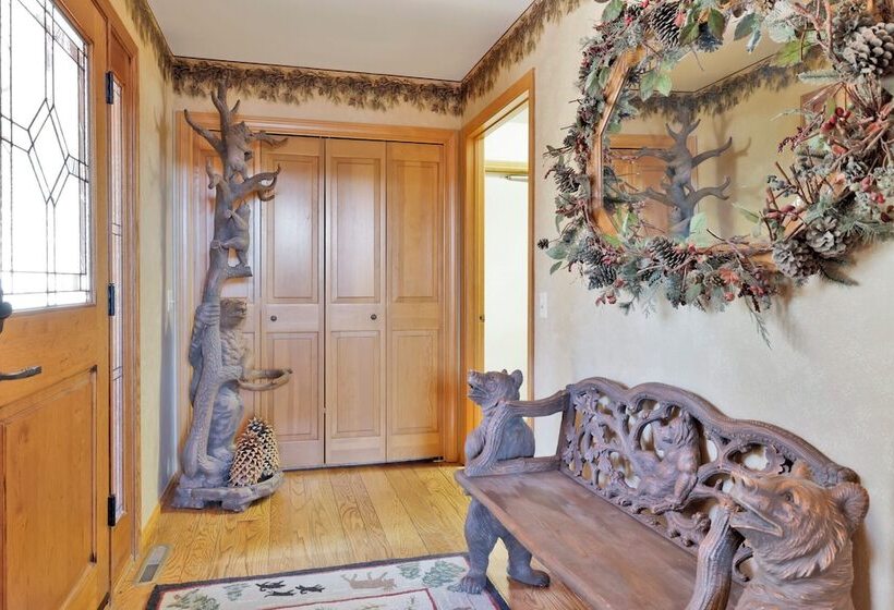 Cove Lakefront Chalet #2098