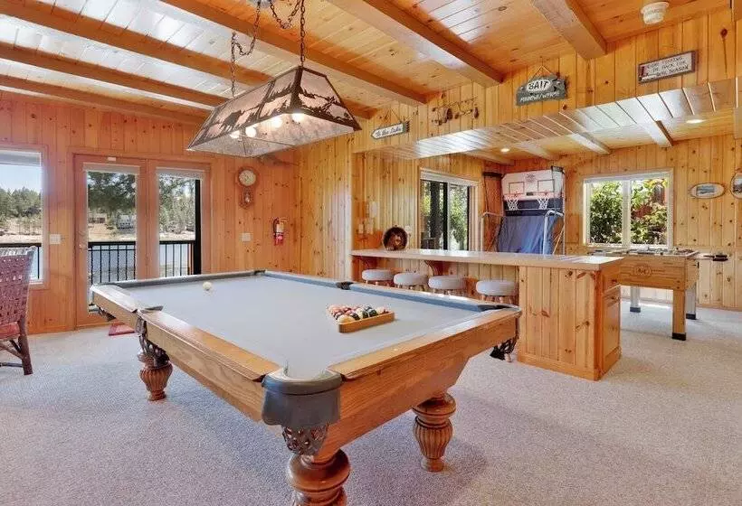 Cove Lakefront Chalet #2098