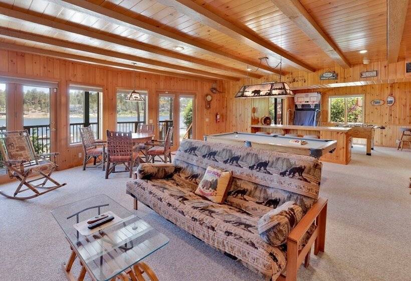 Cove Lakefront Chalet #2098