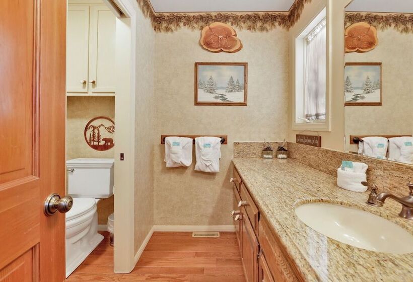 Cove Lakefront Chalet #2098