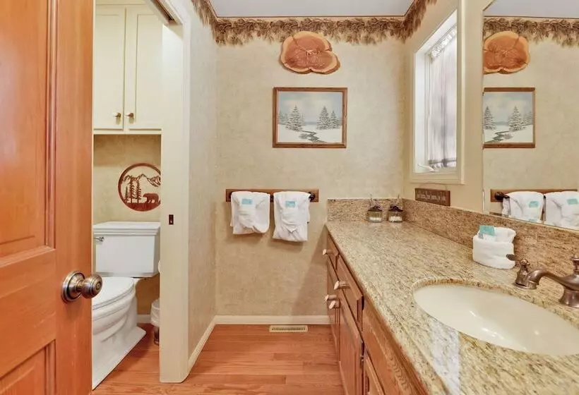 Cove Lakefront Chalet #2098