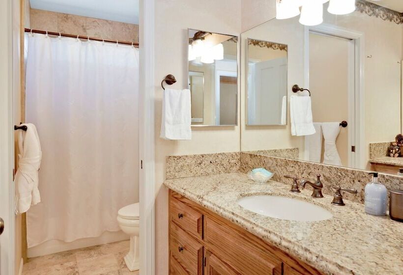 Cove Lakefront Chalet #2098