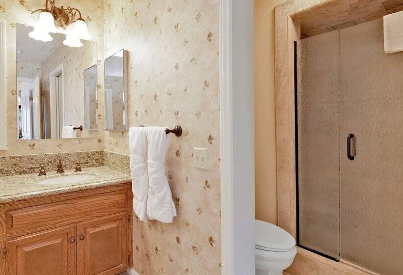 Cove Lakefront Chalet #2098