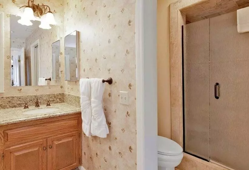 Cove Lakefront Chalet #2098