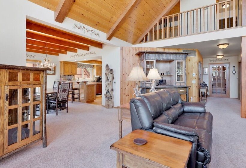 Cove Lakefront Chalet #2098