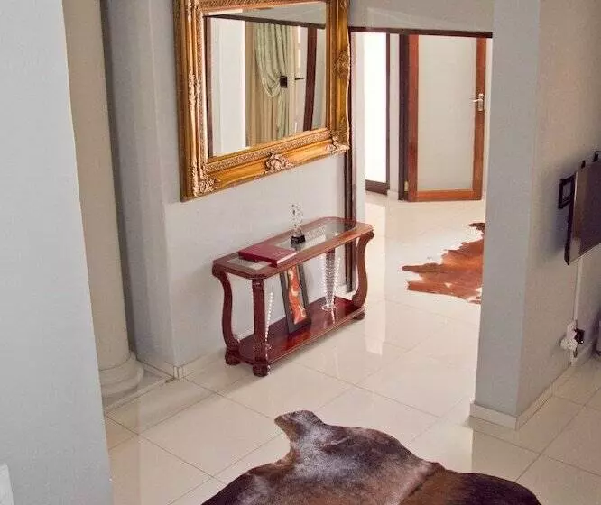 Dakarai B&b