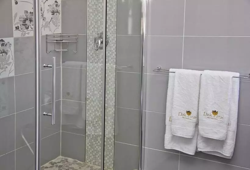 Dakarai B&b