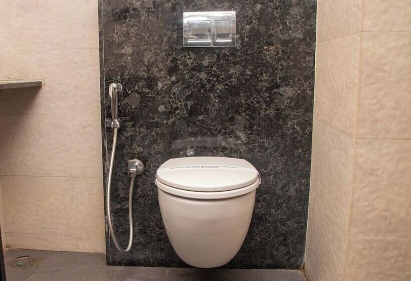 فندق Om International