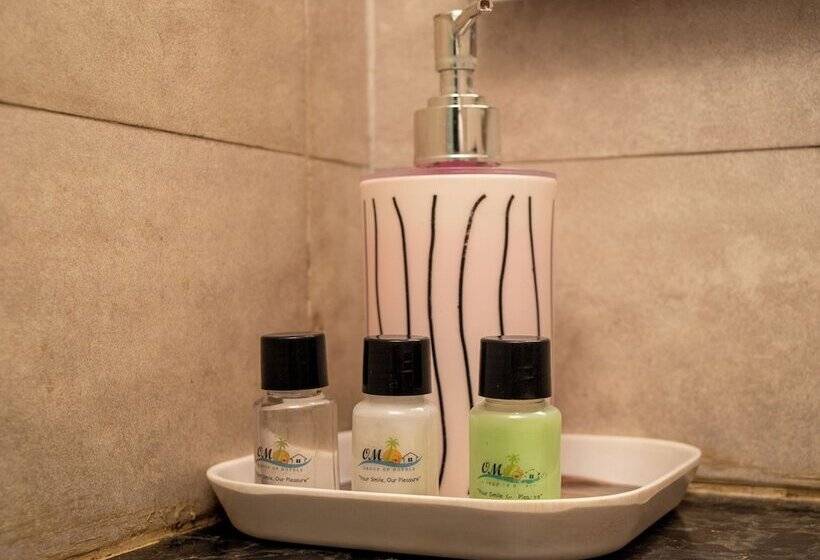 فندق Om International