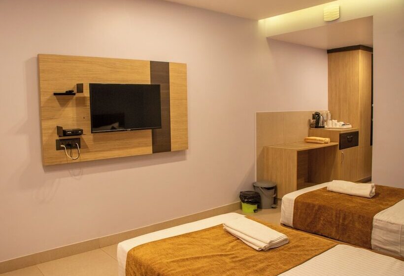 فندق Om International