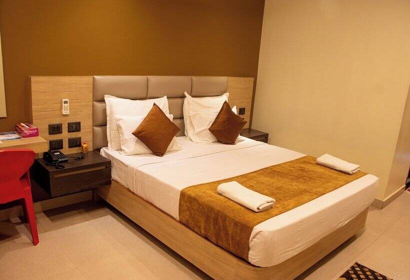 فندق Om International