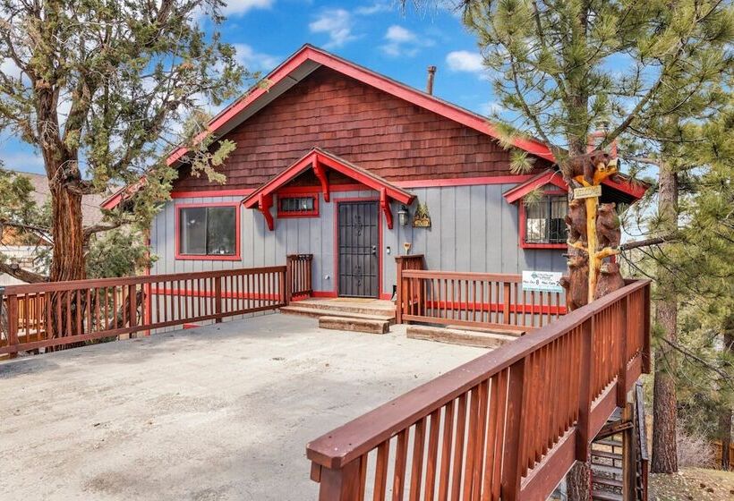 Lazy Llama Lodge #2150