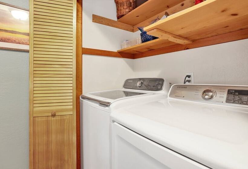 Lazy Llama Lodge #2150