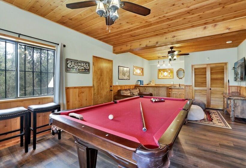 Lazy Llama Lodge #2150