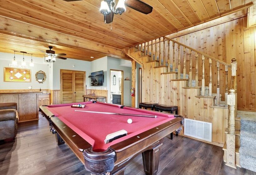 Lazy Llama Lodge #2150