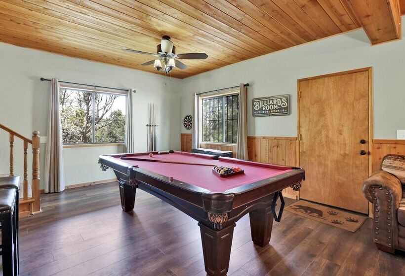 Lazy Llama Lodge #2150