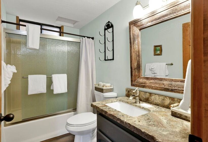 Lazy Llama Lodge #2150