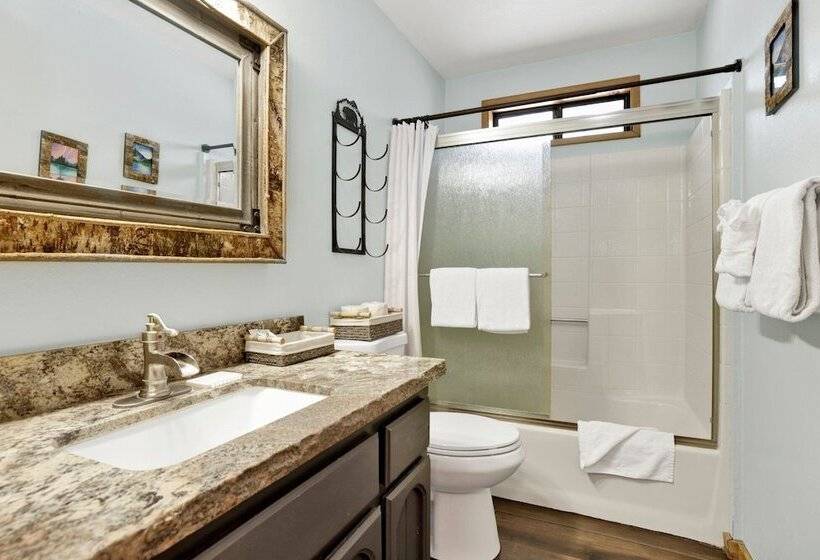 Lazy Llama Lodge #2150