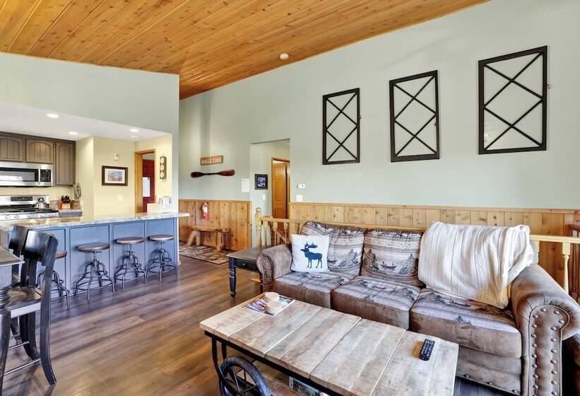 Lazy Llama Lodge #2150