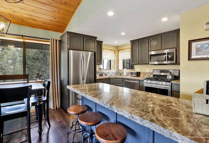 Lazy Llama Lodge #2150