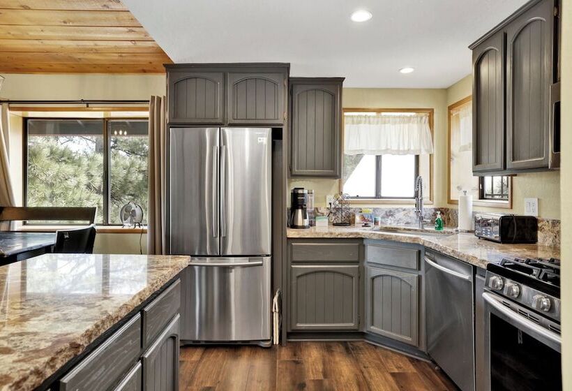 Lazy Llama Lodge #2150