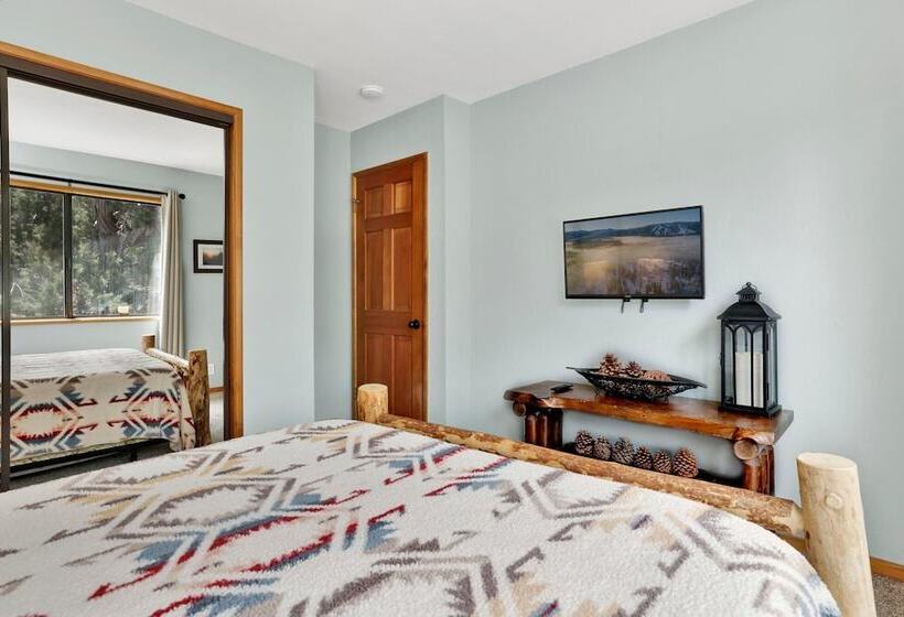 Lazy Llama Lodge #2150