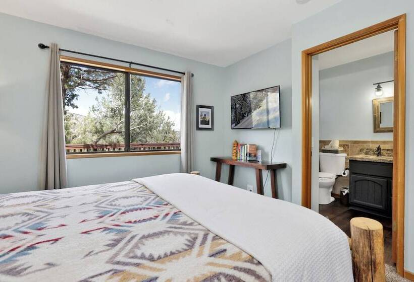 Lazy Llama Lodge #2150