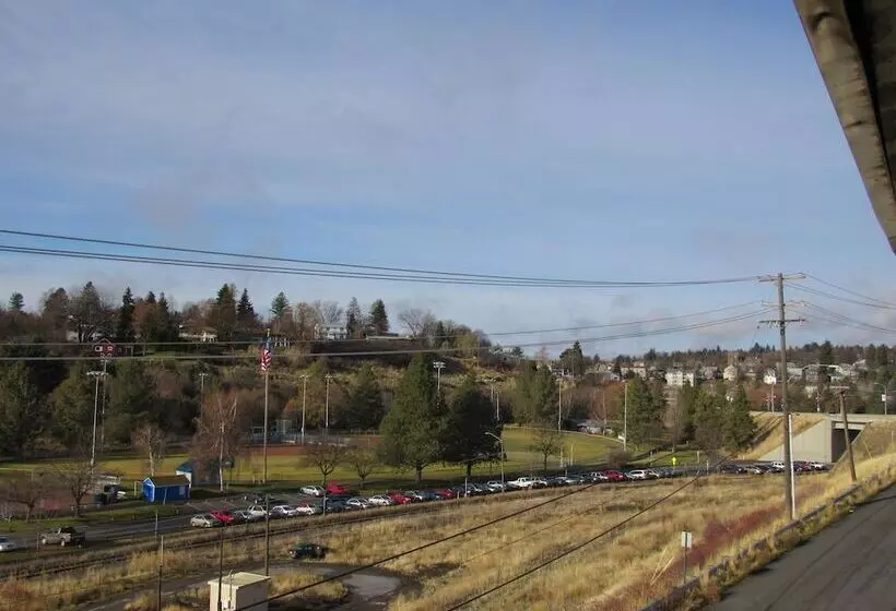 Motelli Pullman Garden Inn