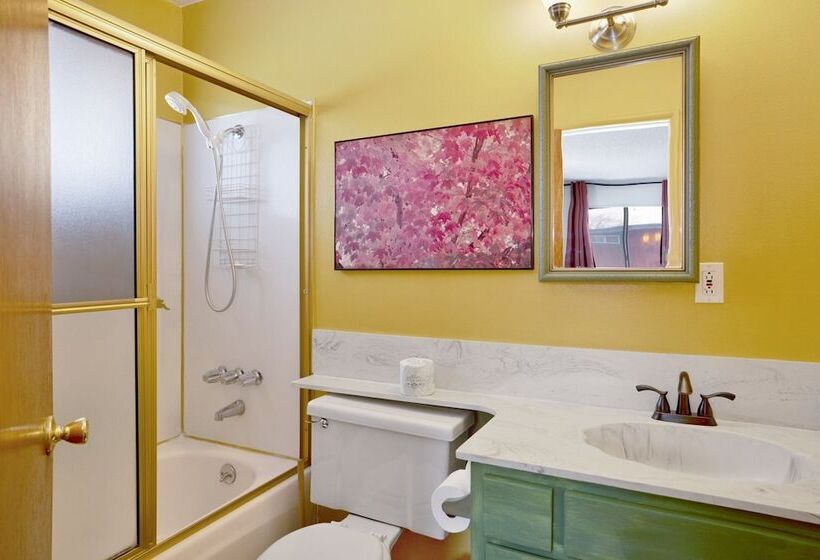 Nested Oaks Cottage #2234