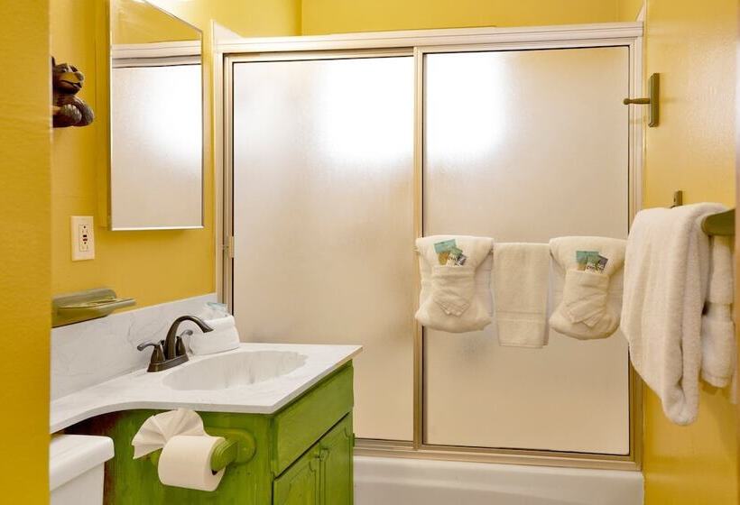 Nested Oaks Cottage #2234