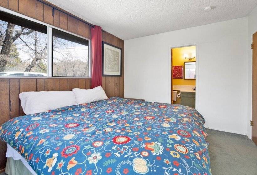 Nested Oaks Cottage #2234