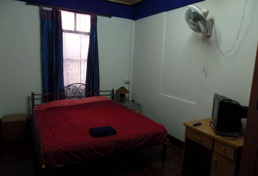 Пансион Pirates Cove Bar And Restauant