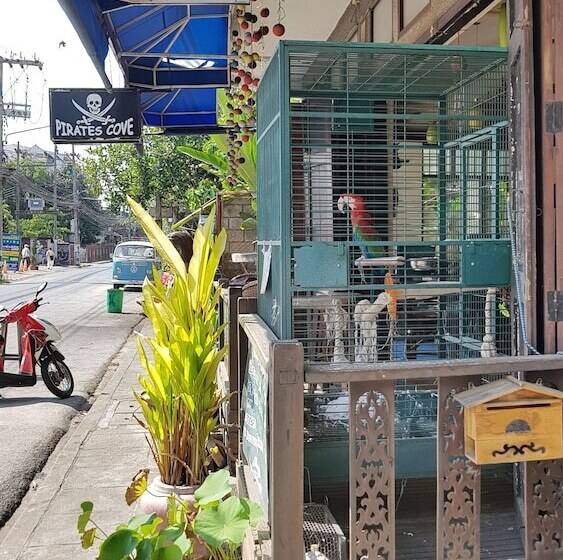 Пансион Pirates Cove Bar And Restauant