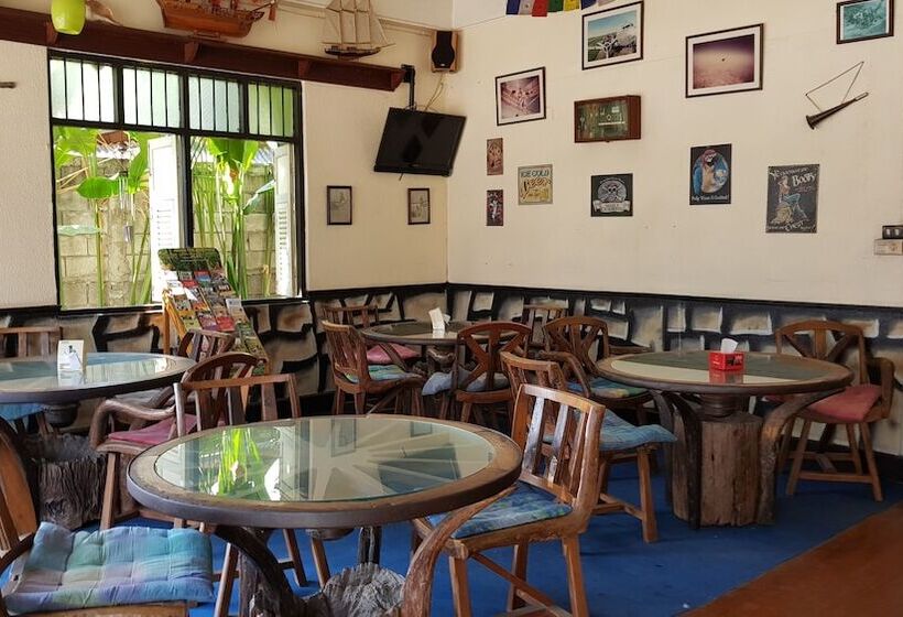 Пансион Pirates Cove Bar And Restauant