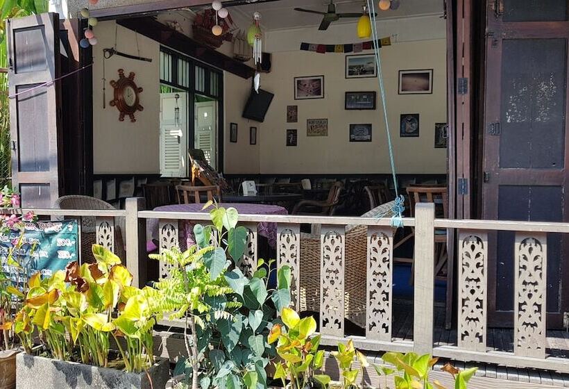 Пансион Pirates Cove Bar And Restauant