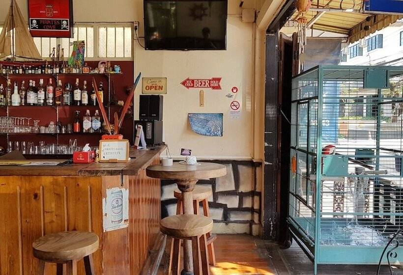 Пансион Pirates Cove Bar And Restauant