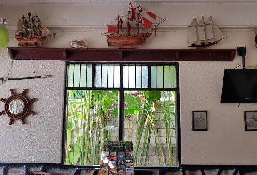 Пансион Pirates Cove Bar And Restauant